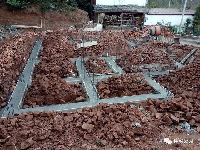 成都42万自建二层小别墅,这让一般包工头抓狂的坡屋顶啊!