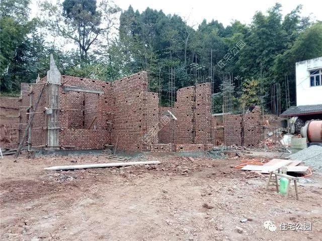 成都42万自建二层小别墅,这让一般包工头抓狂的坡屋顶啊!