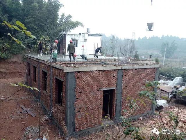 成都42万自建二层小别墅,这让一般包工头抓狂的坡屋顶啊!