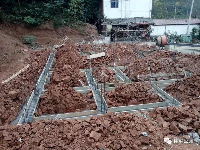 成都42万自建二层小别墅,这让一般包工头抓狂的坡屋顶啊!