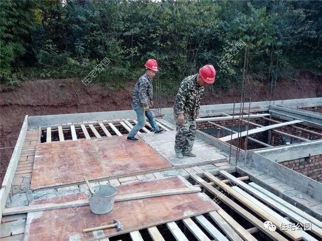 成都42万自建二层小别墅,这让一般包工头抓狂的坡屋顶啊!