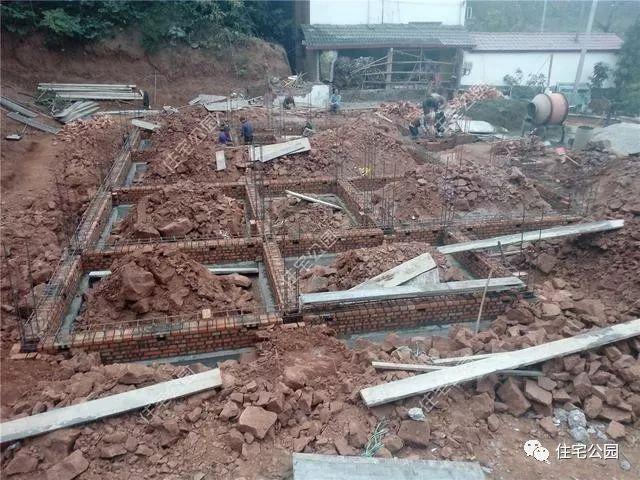成都42万自建二层小别墅,这让一般包工头抓狂的坡屋顶啊!