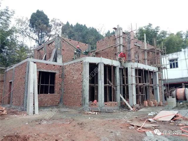 成都42万自建二层小别墅,这让一般包工头抓狂的坡屋顶啊!